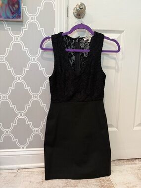BCBGeneration Black Lace Sleeveless V-Neck Sheath Dress